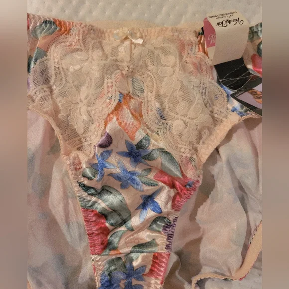 Vintage Vanity Fair Multicolor Floral Lace Briefs  Sz large - Picture 2 of 5